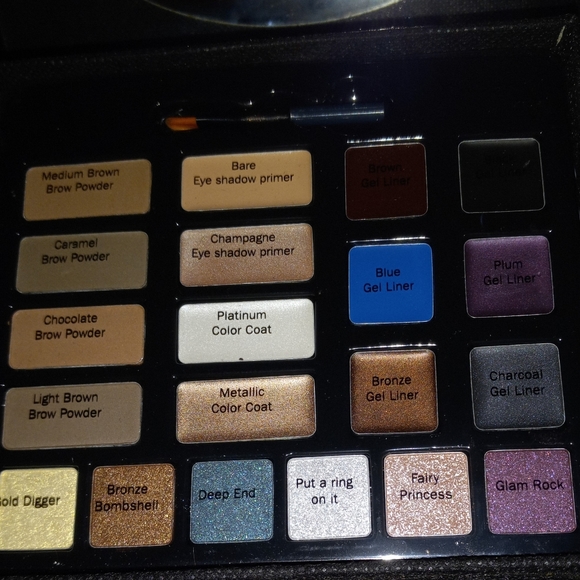 ULTA BE DISCOVERED MAKEUP COLLECTION - Picture 4 of 8